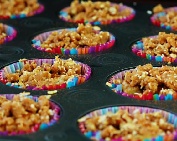 (Healthier!) Apple Crumble Muffins