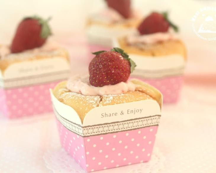 Strawberry Hokkaido chiffon cupcakes 草莓北海道牛奶蛋糕