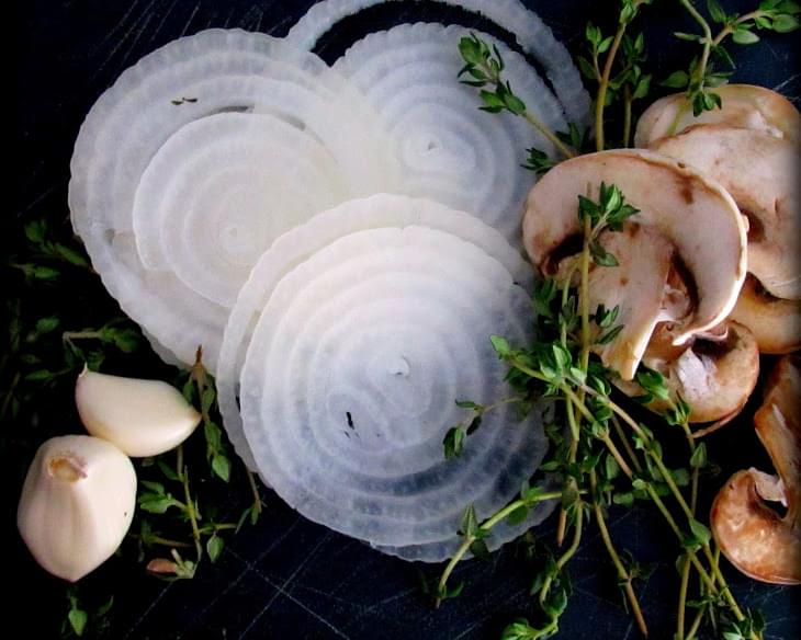 SAVORY Oatmeal with Sauteed Mushroom/Onion & Thyme