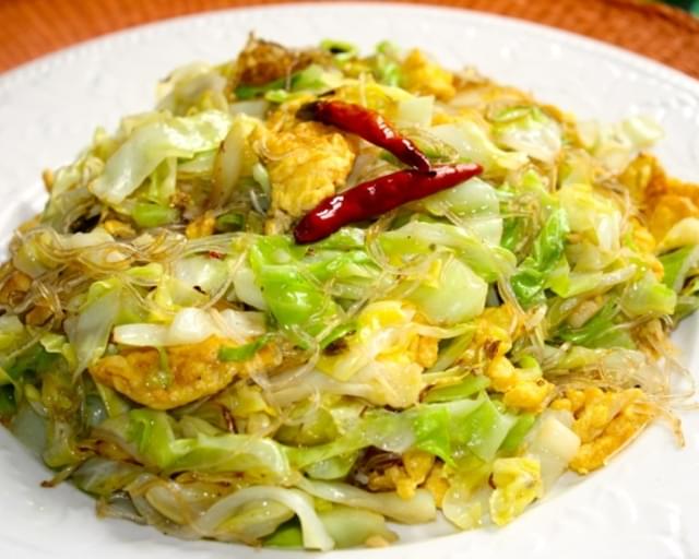 CABBAGE AND GLASS NOODLE STIR-FRY