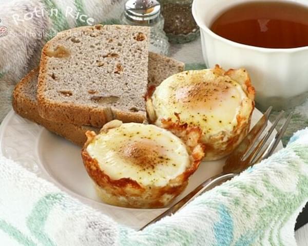 Baked Eggs in Shredded Cheese and Potato Cups