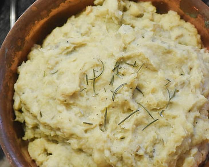 Slow Cooker Roasted Garlic Rosemary Mashed Potatoes