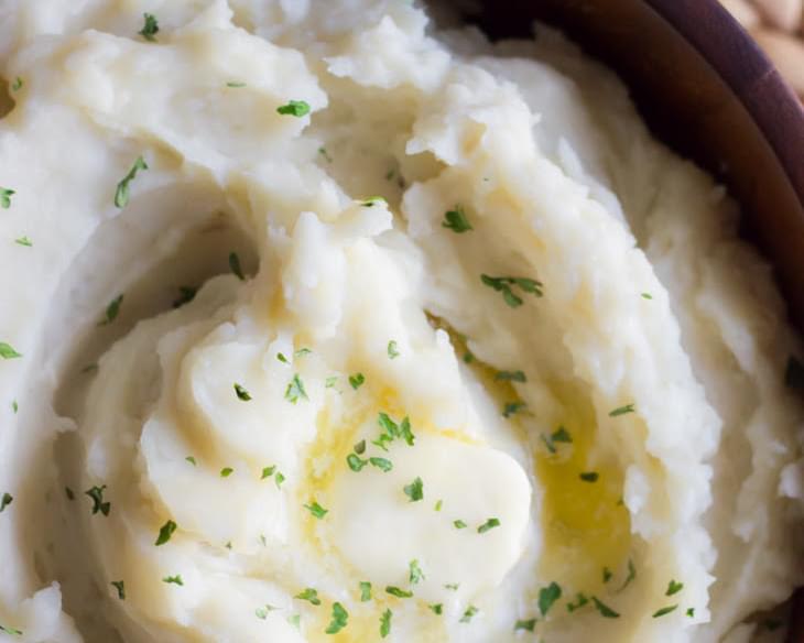 Easy Creamy Crockpot Roasted Garlic Mashed Potatoes