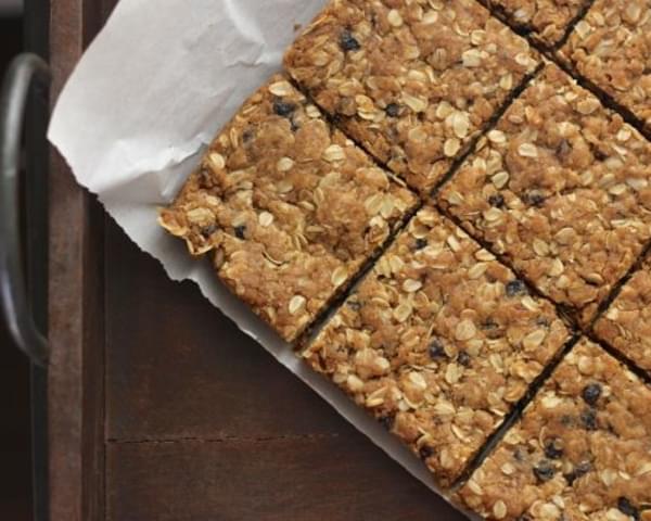 Brown Butter Oatmeal Currant Cookie Bars