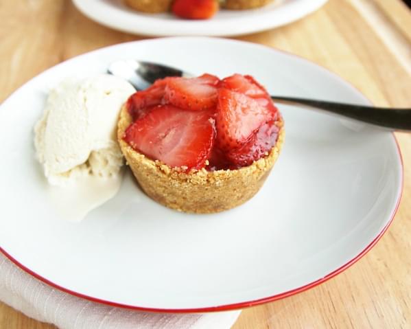 Mini Strawberry Pie Cups