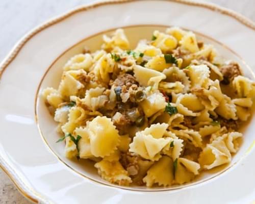 Pasta with Tuna and Capers in White Wine Sauce