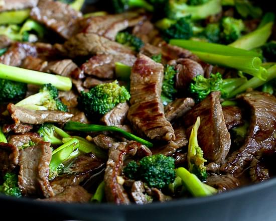 Chinese Beef & Broccoli Stir-Fry Recipe {Skinnytaste Giveaway}