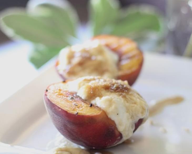 Grilled Peaches With Yogurt Cream