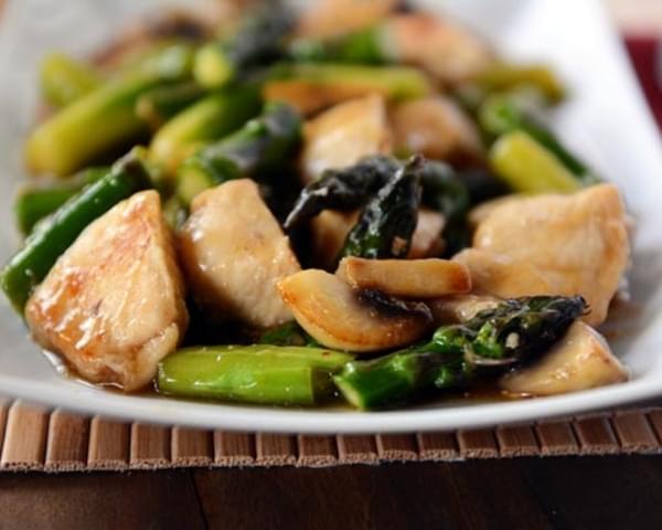 Ginger Chicken and Asparagus Stir-Fry