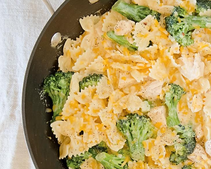 Cheesy Chicken and Broccoli Skillet