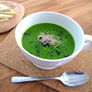 Spicy “Kermit” raw green cavolo nero soup recipe made with raw vegetables in the Vitamix