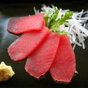 Tuna Sashimi with Daikon and Ginger