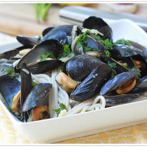 Pasta With Garlic Mussels