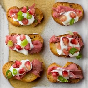 Crostini with Roast Beef and Pomegranate