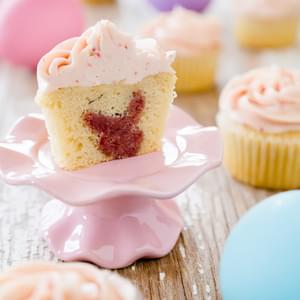 Easter Cupcakes With a Surprise Bunny Inside