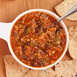 Turkey or Beef Chili with Sriracha (Slow Cooker)