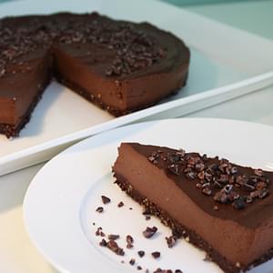 Raw Dairy-Free, Gluten-Free Chocolate Cheesecake