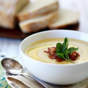 Creamy Roasted Garlic and Cauliflower Soup