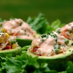 Avocado stuffed with tuna salad - Aguacate relleno con atun
