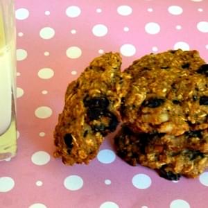 Whole Wheat Oatmeal Granola Cookies with Dark Chocolate and Walnuts Makes 32