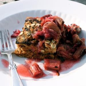 Simple Strawbery Cake with Grilled Rhubarb Vanilla Sauce