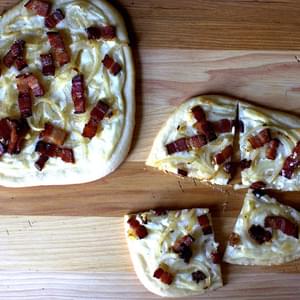 Pizza with Bacon, Onions and Cream [Alsatian Pizza]