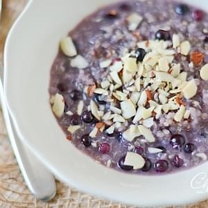 Hot Blueberry-Honey Breakfast Quinoa {Recipe}