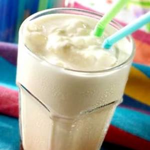 Homemade Vanilla MilkShakes without Ice Cream