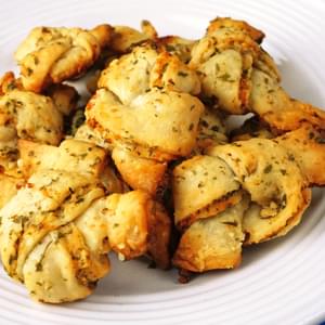 Easy Puff Pastry Garlic Herb Knots