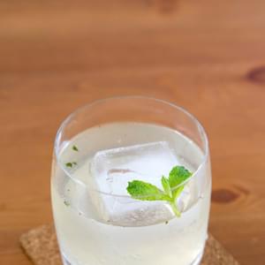 The California Woods (Honey and Mint Gin Cocktail)