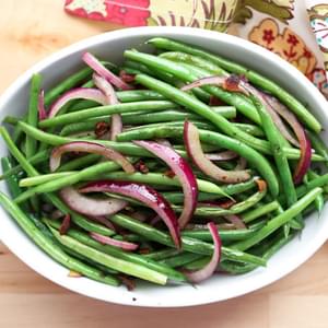 Simple Skillet Green Beans with Bacon and Red Onions