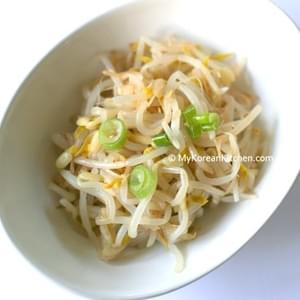 Korean Style Seasoned Mung Bean Sprouts Salad (Sukju Namul Muchim)