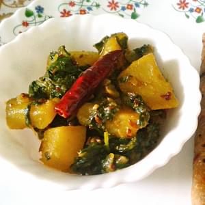 Saag Aloo Recipe – Spicy and Dry Indian Curry of Potatoes and Spinach