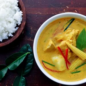 Yellow Curry with Chicken and Potatoes | Gang Garee Gai | แกงกะหรี่ไก่