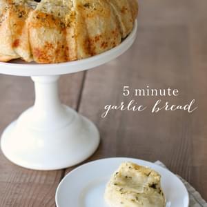 5 Minute Garlic Bread - the Best Dinner Rolls