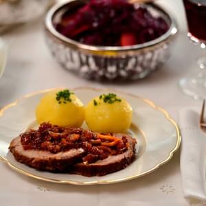 Rotkohl – Sweet and Sour Warm Red Cabbage with Apples and Raisins