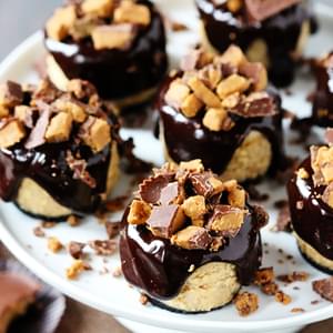 Reese’s Peanut Butter Chocolate Mini Cheesecakes