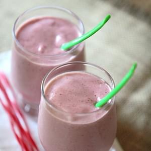 Almond Oat Strawberry Banana Smoothie and a Giveaway