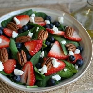 Berry Spinach Detox Salad with Poppy Seed Dressing
