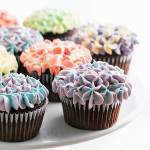 Easy and Delicious Hydrangea Cupcakes