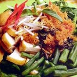 Urap ( Cooked Vegetables with Coconut )