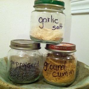 Amazingly Easy Homemade Garlic Salt