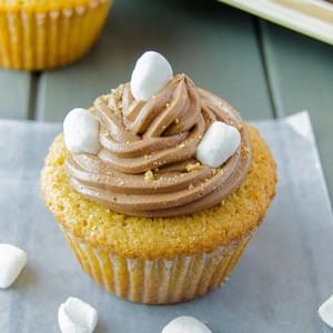 S’mores Cupcakes with Marshmallow Filling