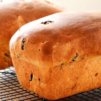 Home Baked Sun-Dried Tomato and Olive Bread [Recipe]