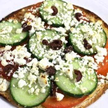﻿Skinny, Greek-Style Vegetarian Pizza, Ready in 10 Minutes!