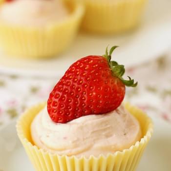 Strawberry Cheesecake Mousse in White Chocolate Cups