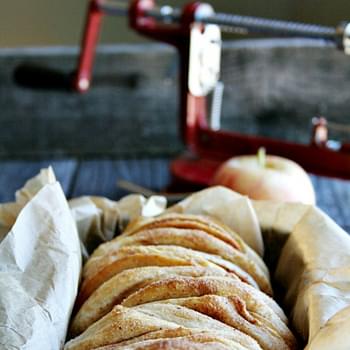 Apple Pie Pull-Apart Bread