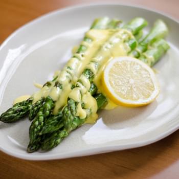 Roasted Asparagus with Easy Hollandaise Sauce