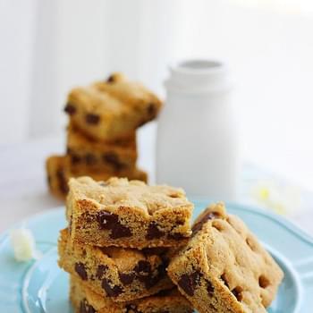 Soft ‘n Chewy Chocolate Chip Cookie Bars