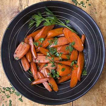 CARROTS COOKED IN WINE